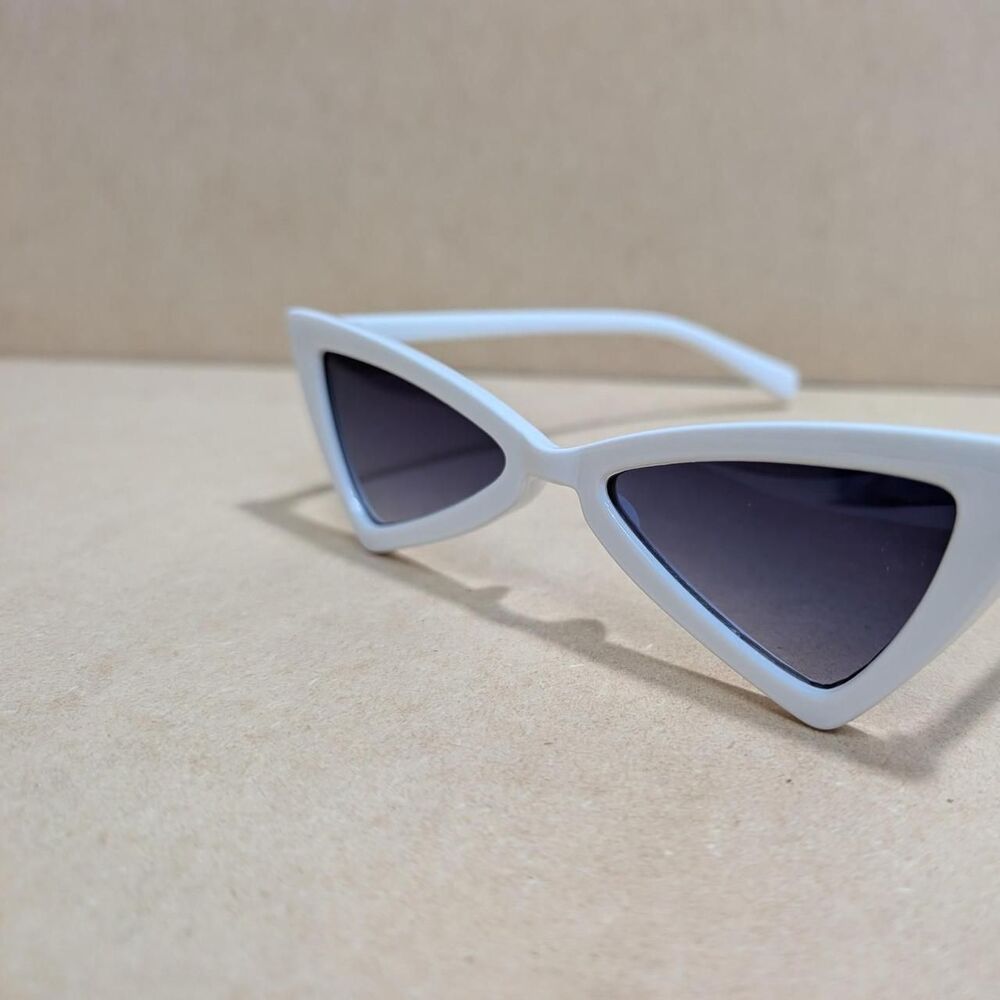 White Triangle Sunnies 2000s Cyber Cat Eye Retro Sunglasses 9765-G02